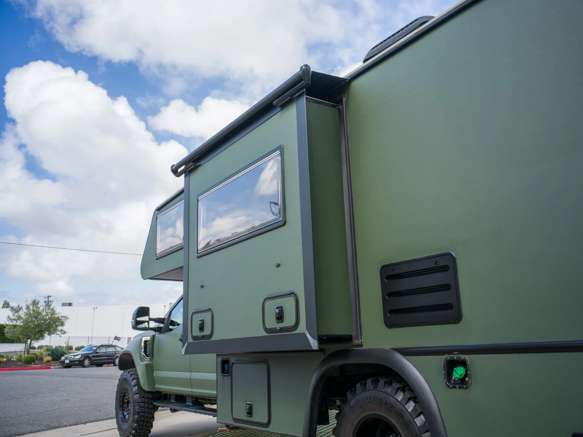 2019 Ford F-550 Super Duty Camper Conversion