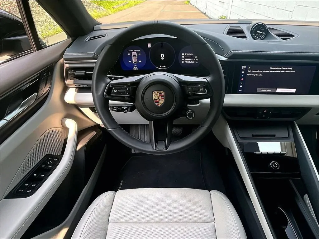 2025 Porsche Macan 4 Electric AWD/4WD