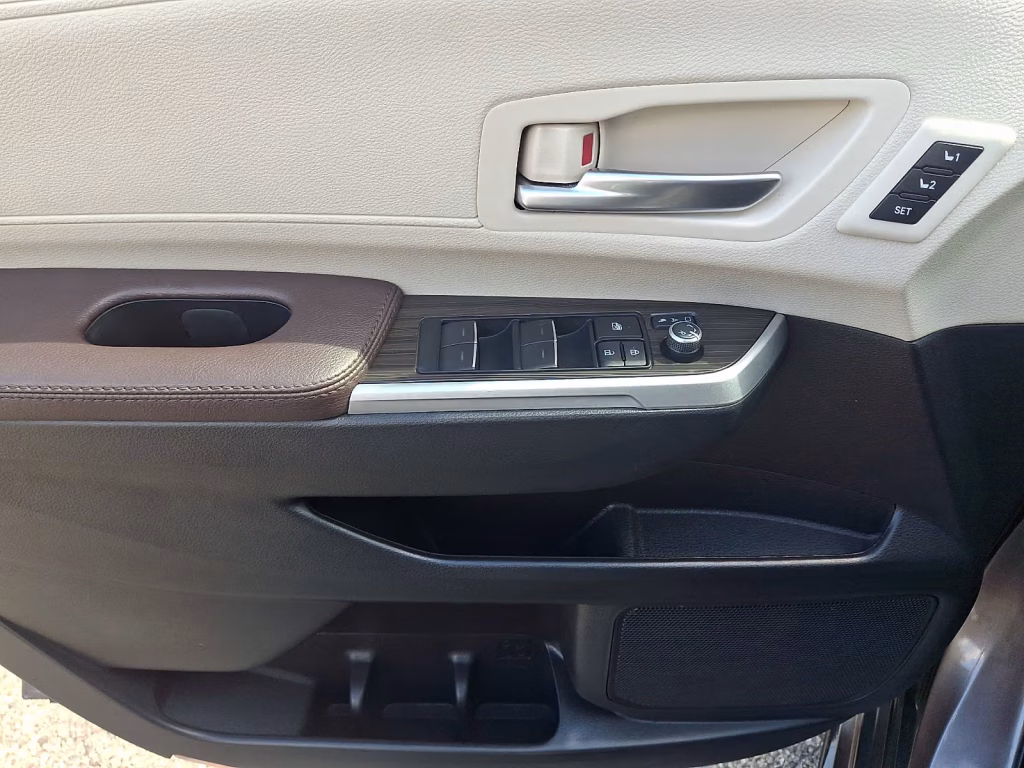 2024 Toyota Sienna Platinum AWD/4WD