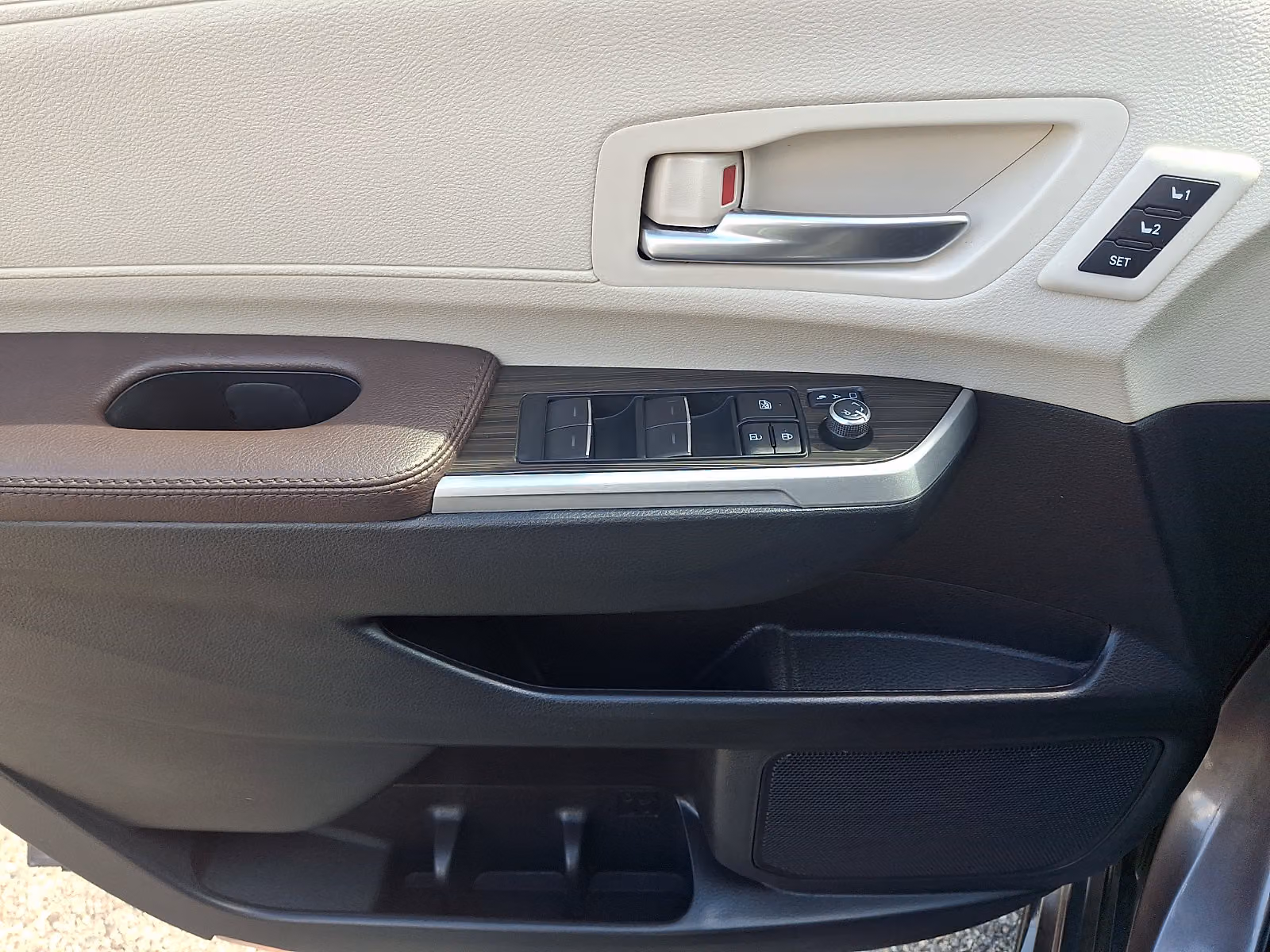 2024 Toyota Sienna Platinum AWD/4WD
