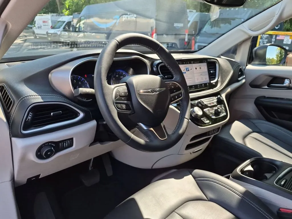 2023 Chrysler Pacifica Touring-L AWD/4WD
