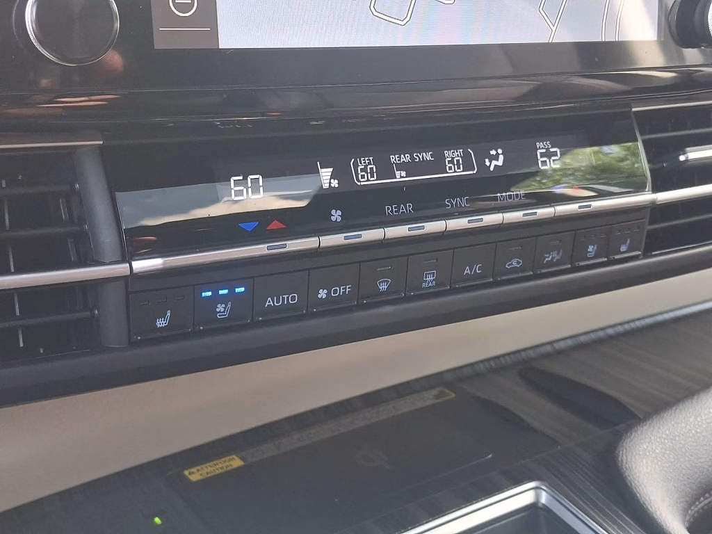 2024 Toyota Sienna Platinum AWD/4WD