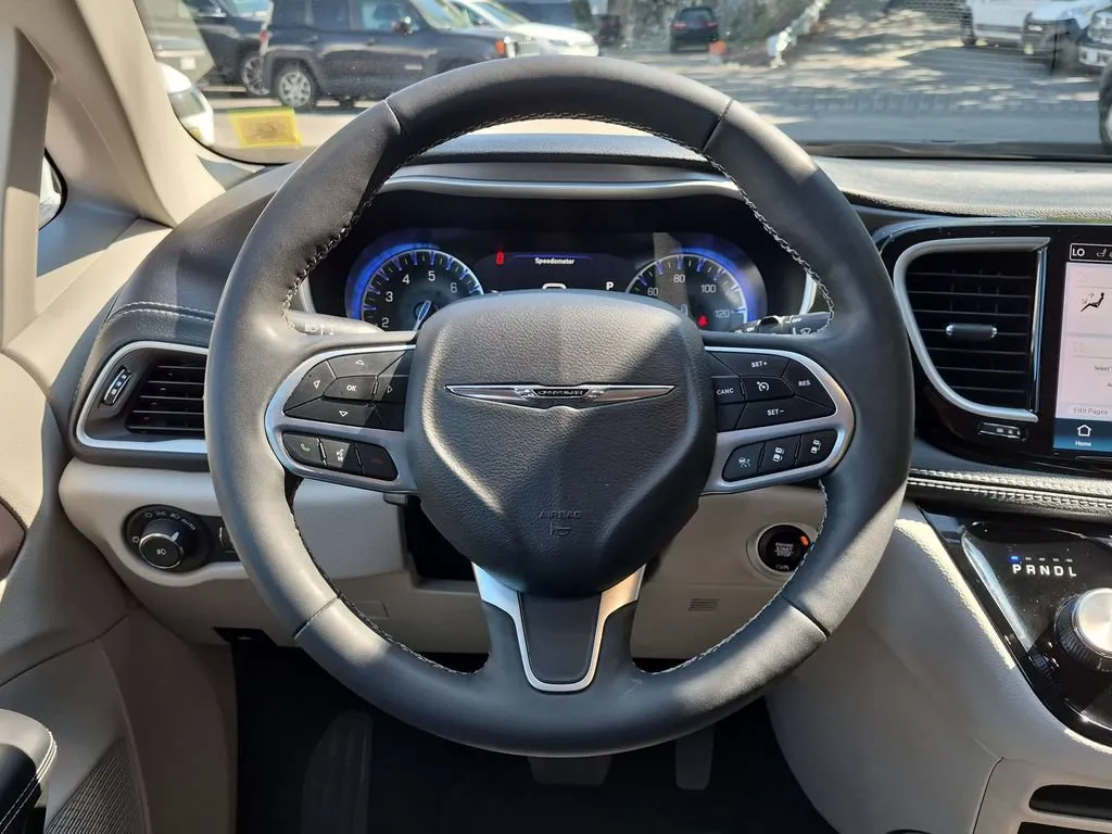 2023 Chrysler Pacifica Touring-L AWD/4WD
