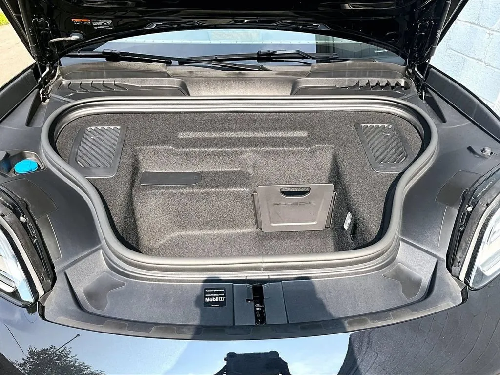 2025 Porsche Macan 4 Electric AWD/4WD