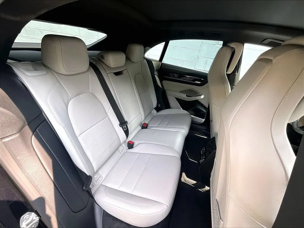 2025 Porsche Macan 4 Electric AWD/4WD