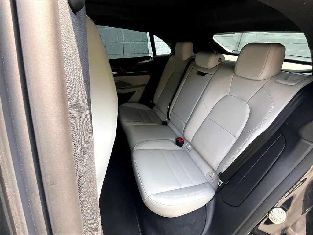 2025 Porsche Macan 4 Electric AWD/4WD