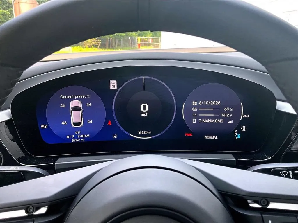 2025 Porsche Macan 4 Electric AWD/4WD