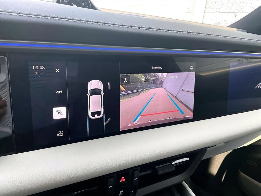 2025 Porsche Macan 4 Electric AWD/4WD