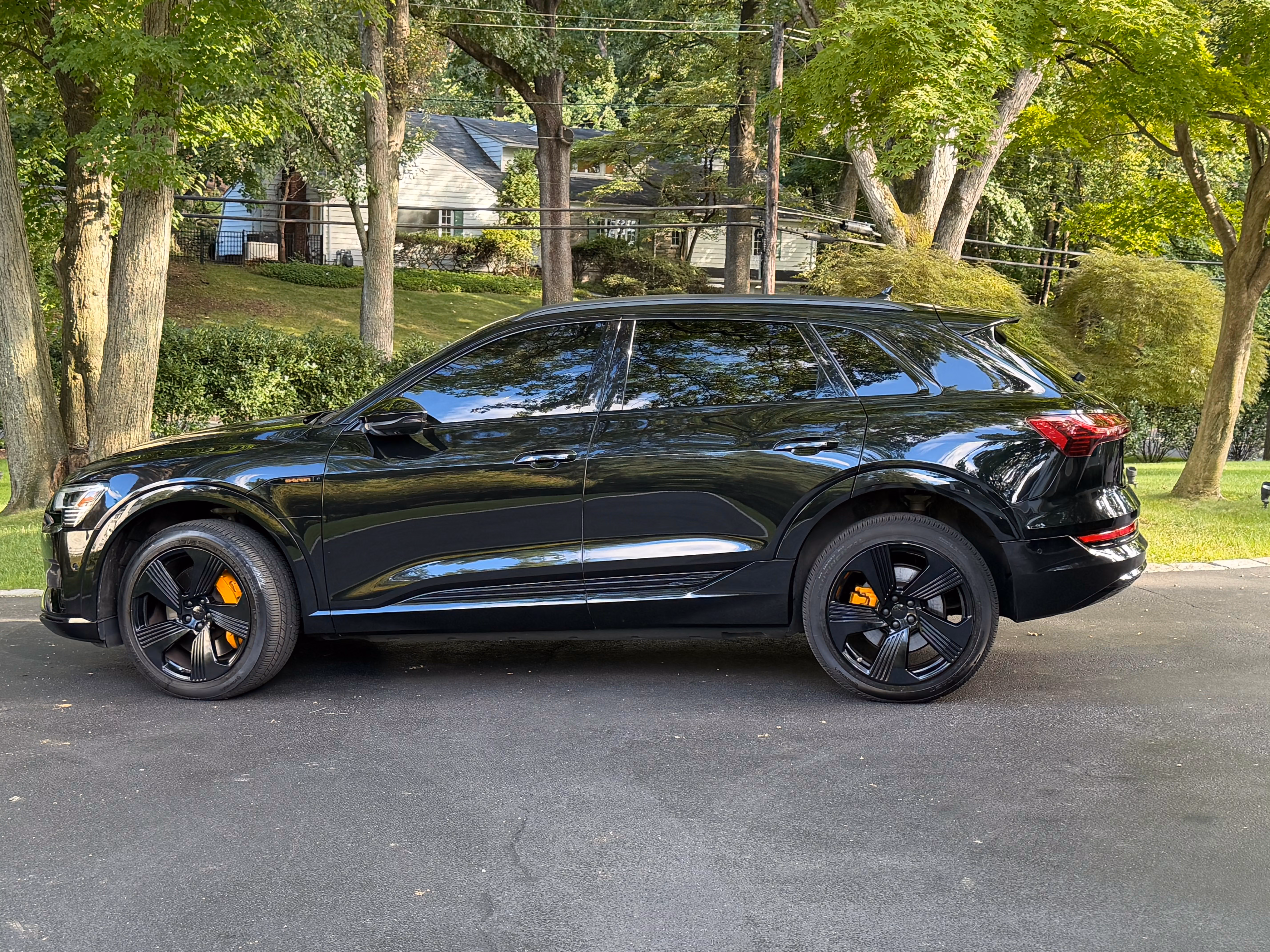 2022 Audi e-tron Premium Plus Sport Utility 4D AWD/4WD
