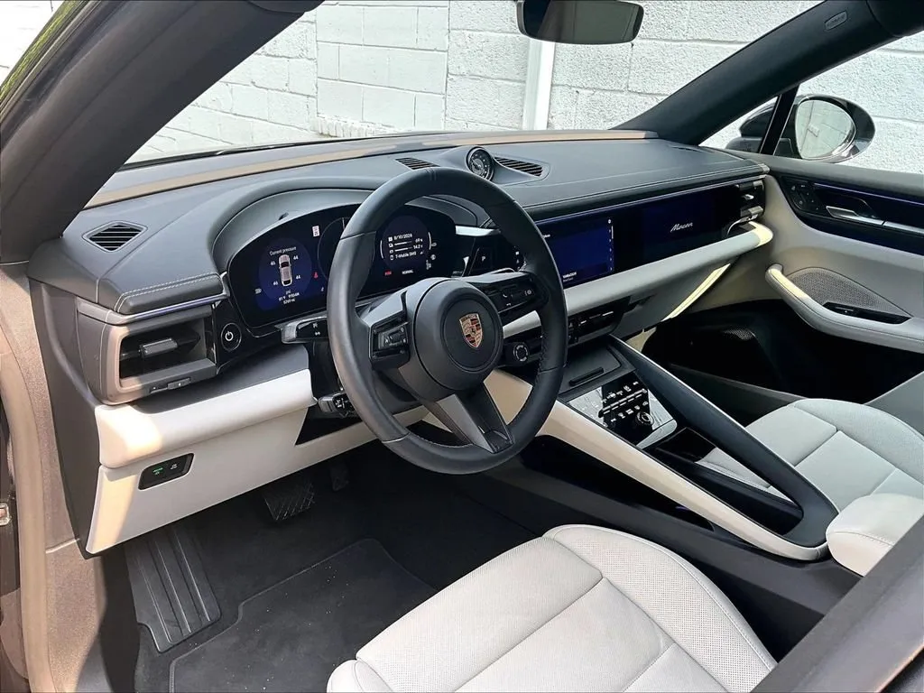 2025 Porsche Macan 4 Electric AWD/4WD