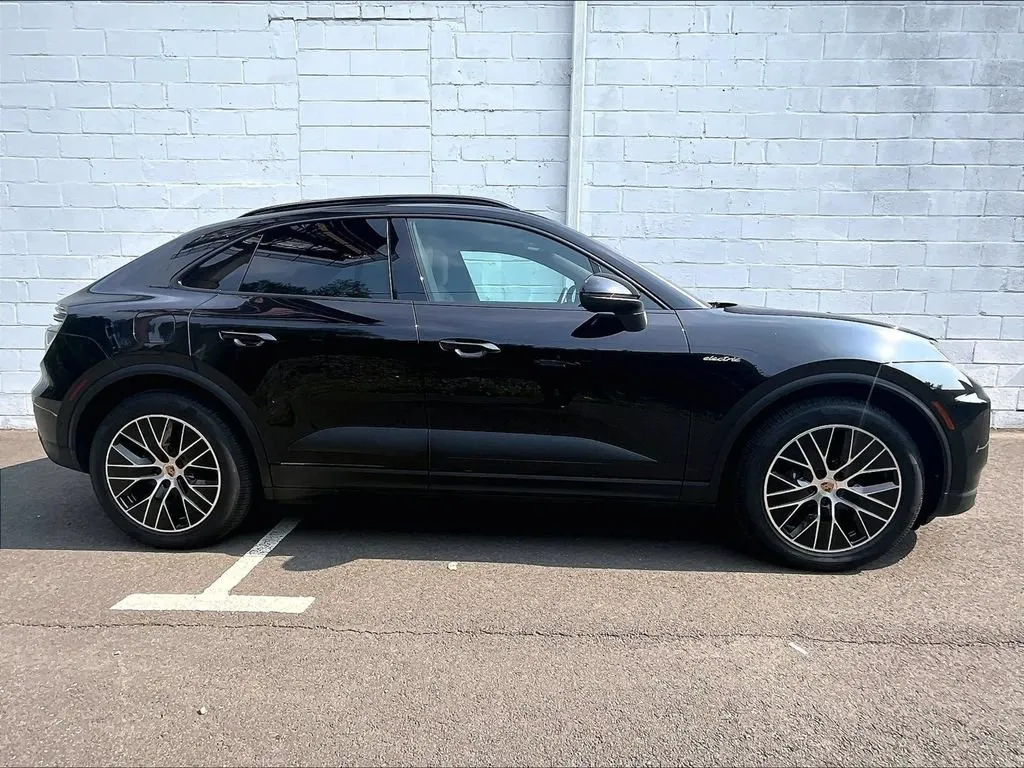 2025 Porsche Macan 4 Electric AWD/4WD