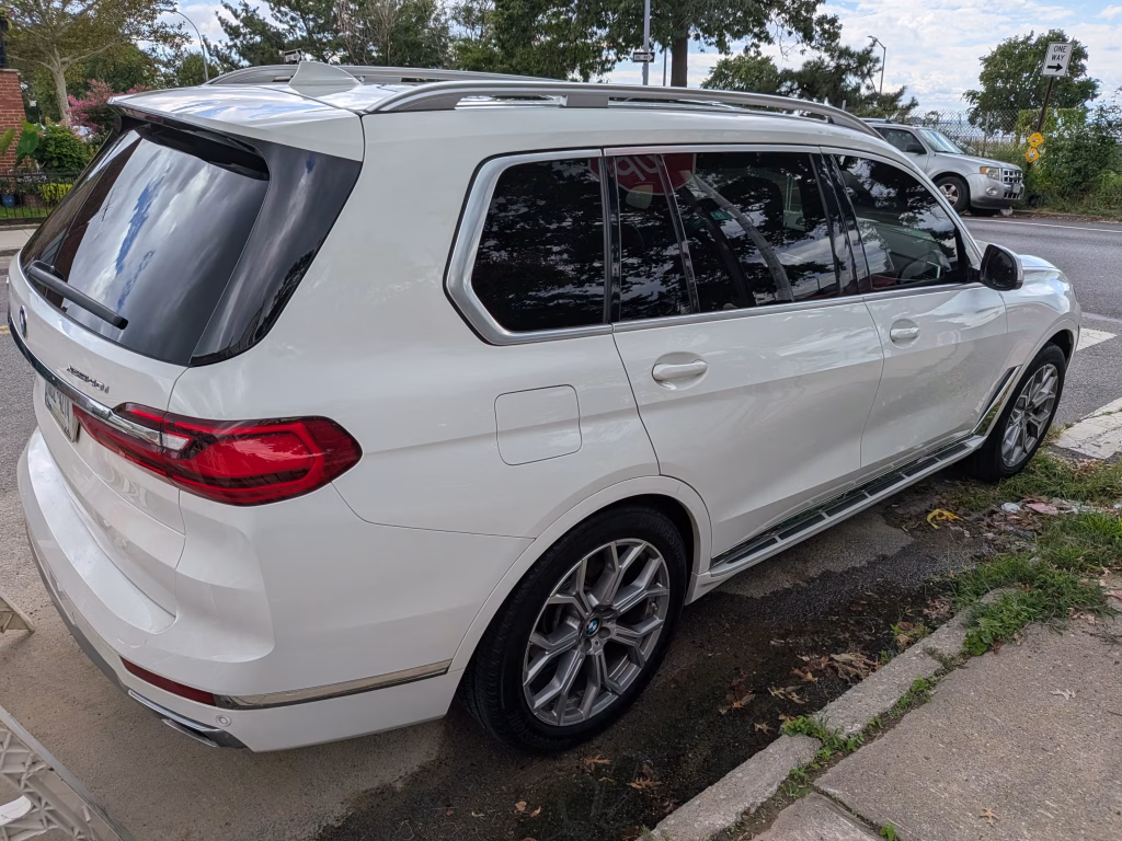 2020 BMW X7 xDrive40i Sport Utility 4D AWD/4WD