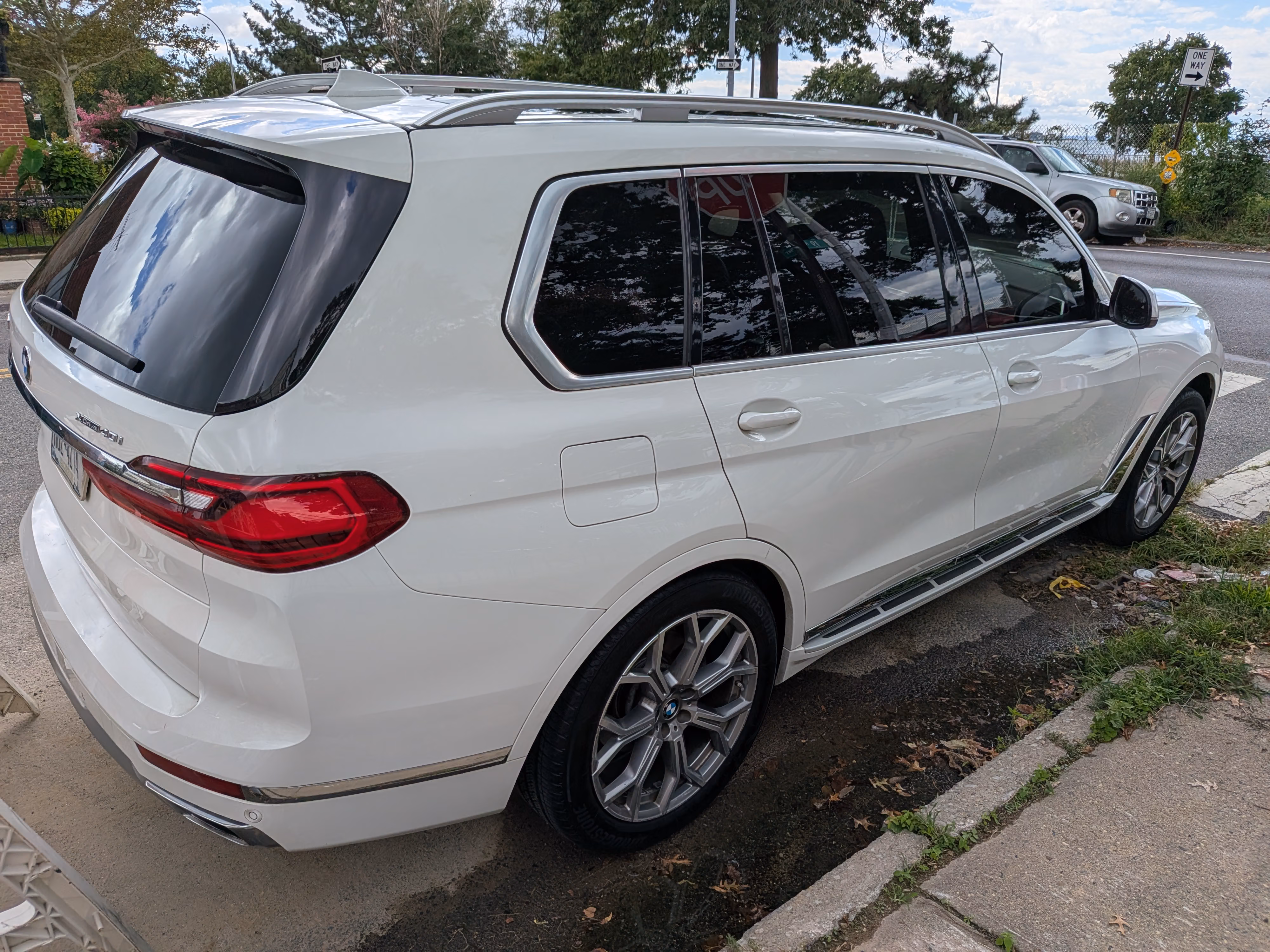 2020 BMW X7 xDrive40i Sport Utility 4D AWD/4WD