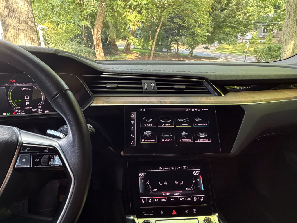 2022 Audi e-tron Premium Plus Sport Utility 4D AWD/4WD