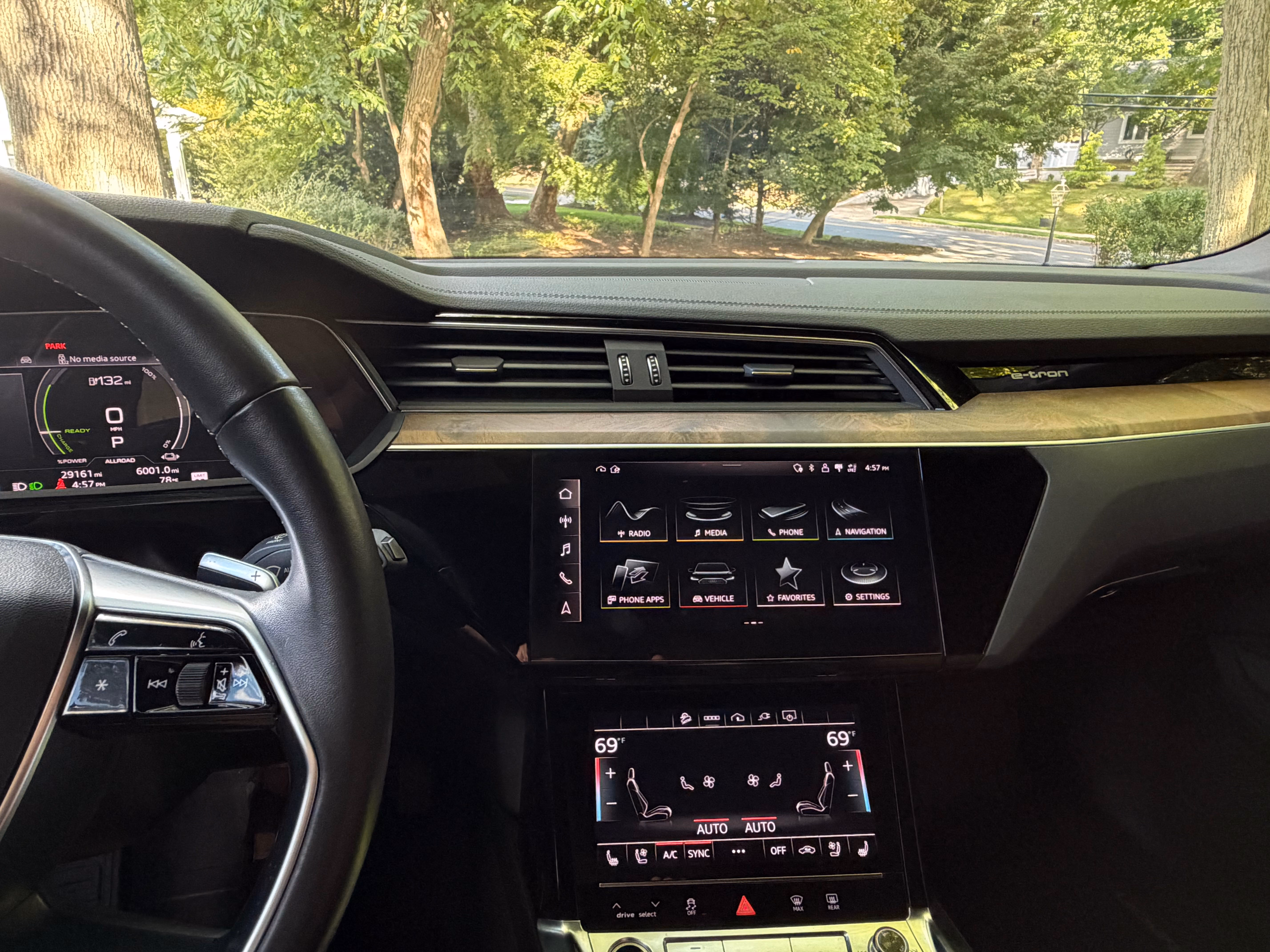 2022 Audi e-tron Premium Plus Sport Utility 4D AWD/4WD