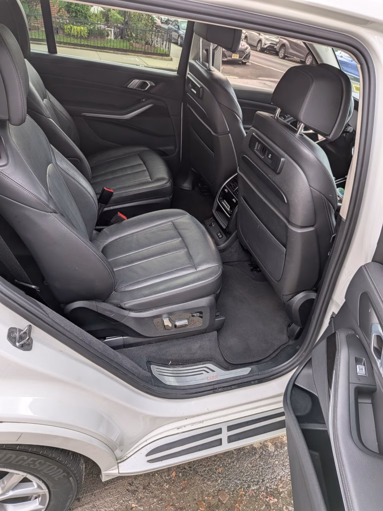 2020 BMW X7 xDrive40i Sport Utility 4D AWD/4WD