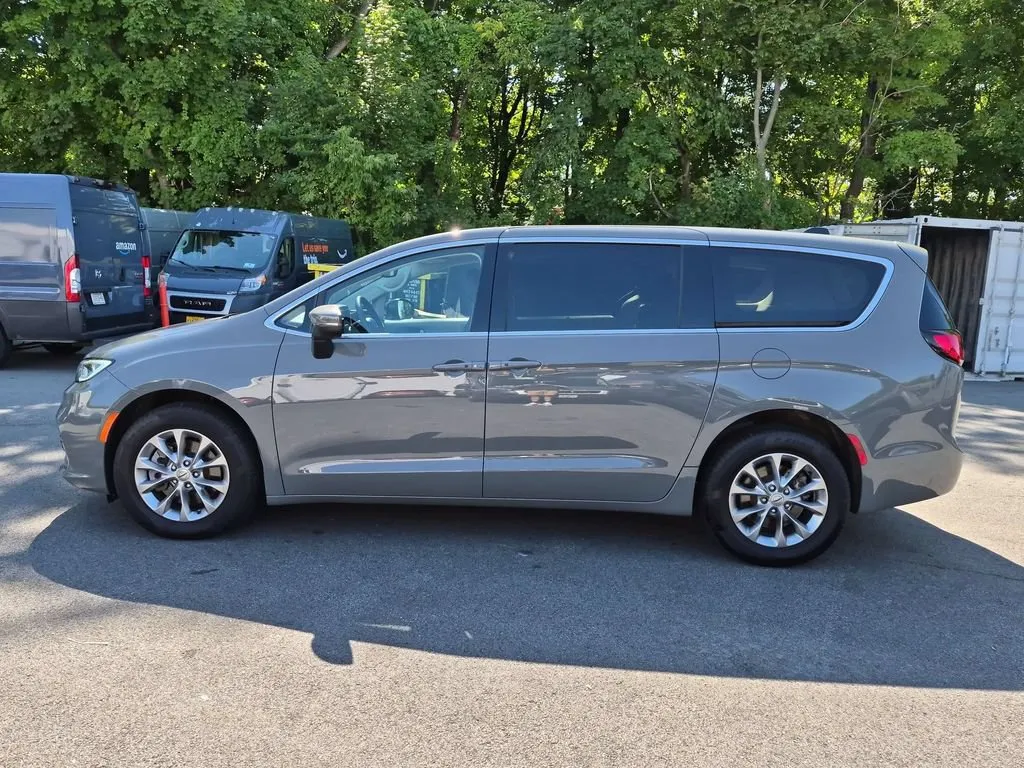 2023 Chrysler Pacifica Touring-L AWD/4WD