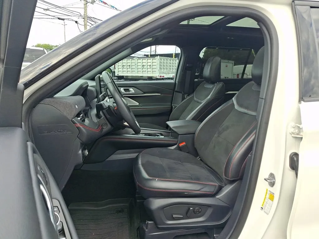 2025 Ford Explorer ST AWD/4WD